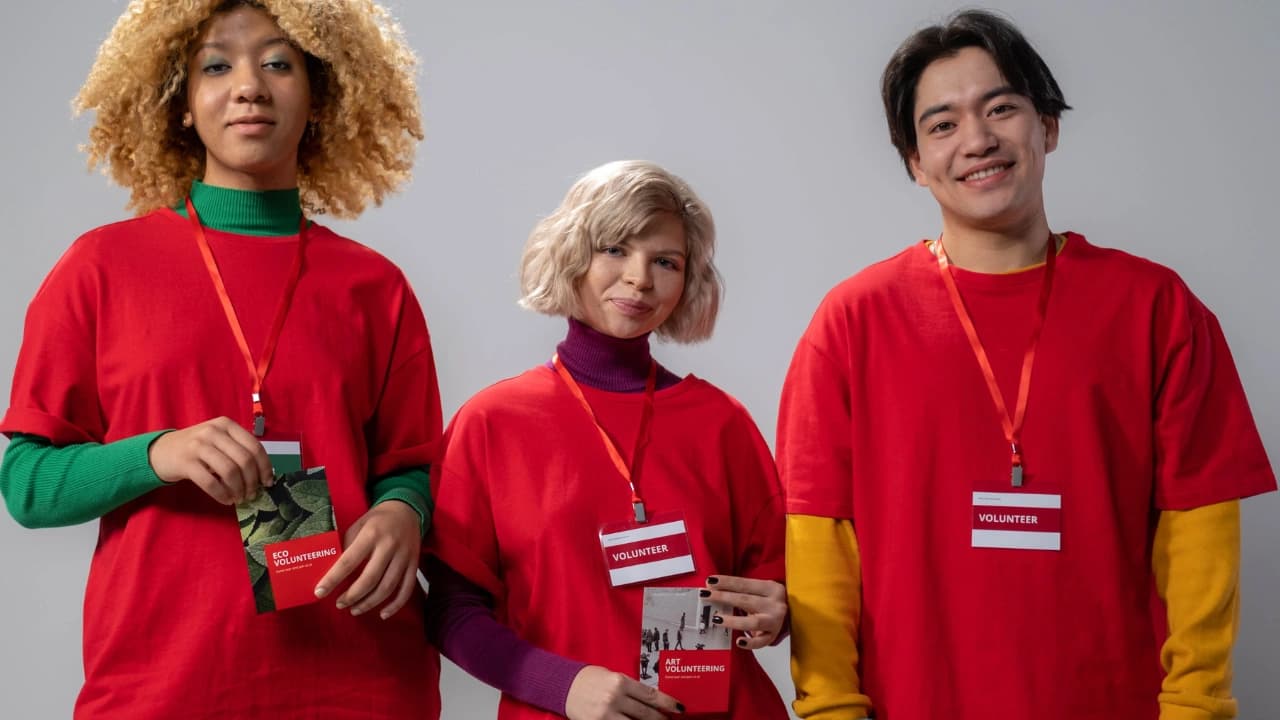 Our low cost screen printing is perfect for outfitting volunteer teams with matching bulk screen print shirts for events.